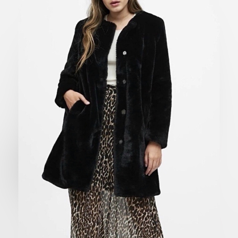 NWOT Banana Republic Collarless Faux Fur Small fit is equivalent to a 4